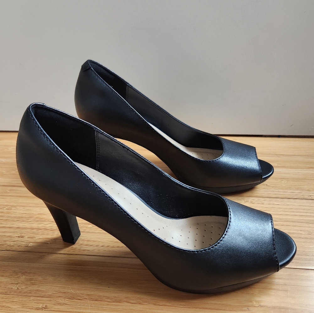 Clarks Collection Adriel Phyliss Peep Toe Heels Black Leather Women Size 8